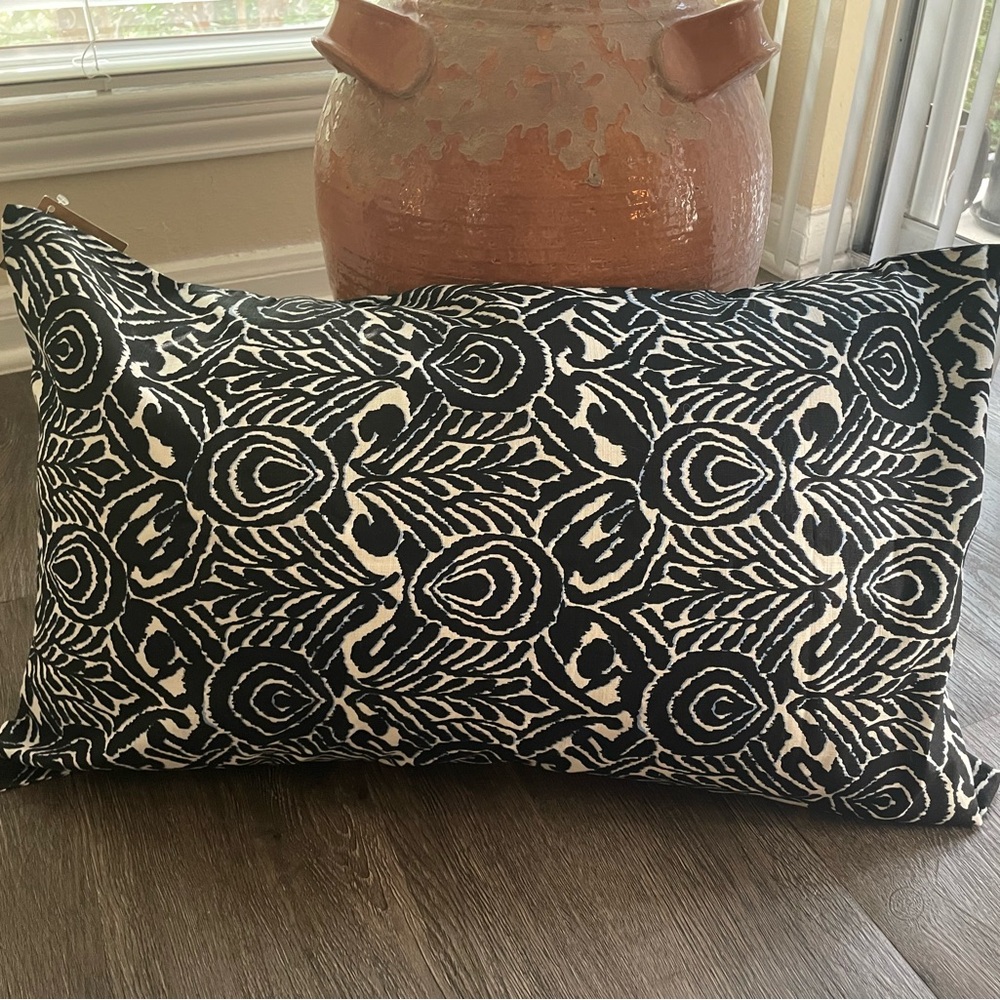 NWT pottery Barn ikat dark navy blue pillow cover 16x26